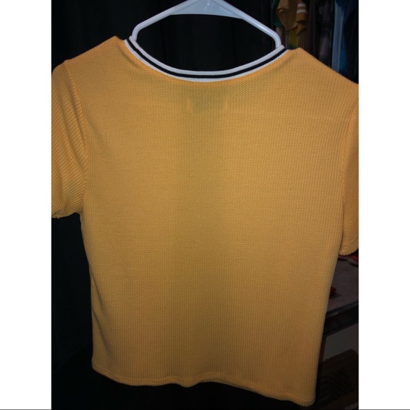 Hollister T - Picture 2 of 4